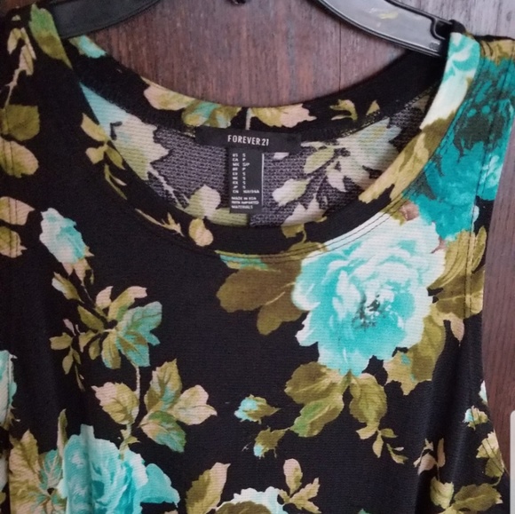 Loose Floral Tank - Picture 2 of 4